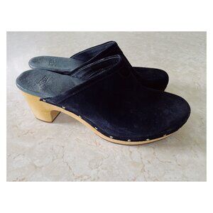 Ugg Sz 9 Abbie Winter Clogs Shearling Lined Black Suede with Wooden Sole